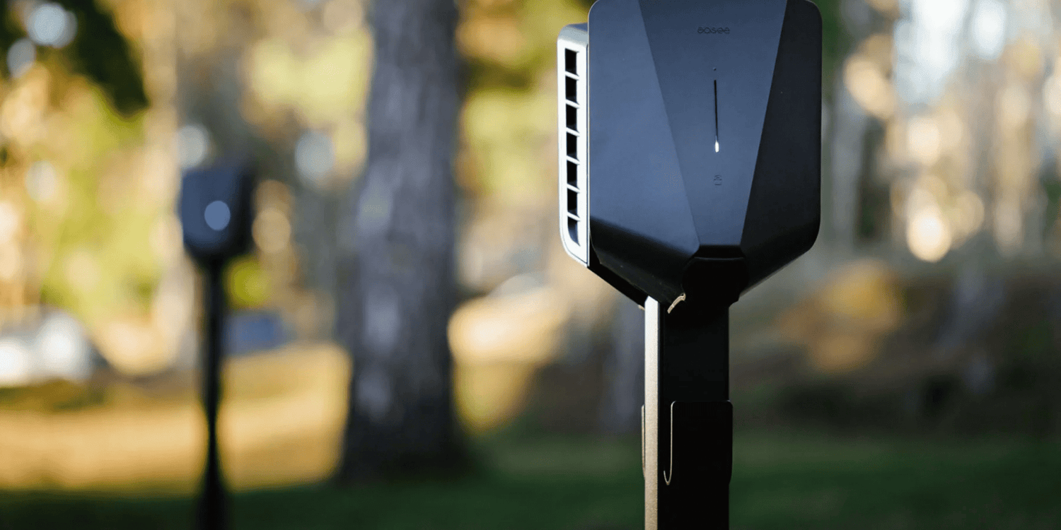 Ny lag 2025: Krav på laddstationer för elbilar i fastigheter med fler än 20 parkeringsplatser - eviQ