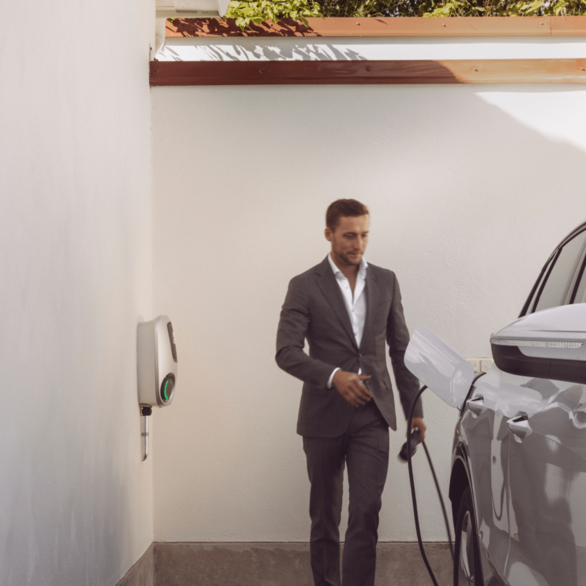 Charge Amps Aura - Laddbox - eviQ